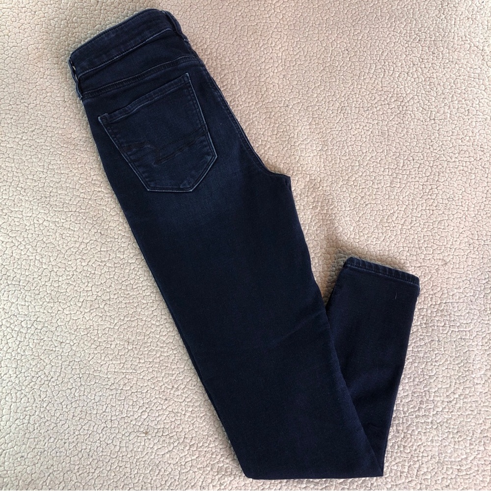 American Eagle Women’s Super Stretch Super Hi-Rise Jegging 4 Reg Dark Wash Jeans